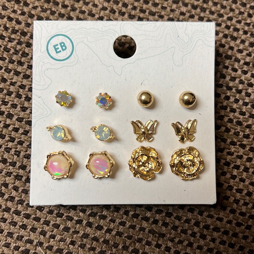 *Brand New* 6 Pairs of Gold Earthbound Trading Company Earrings